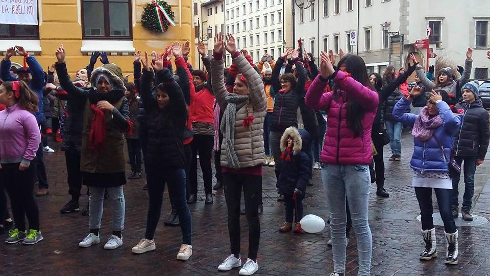 Flash Mob 14 febbraio a Rovereto per ONE BILLION RISING 2017